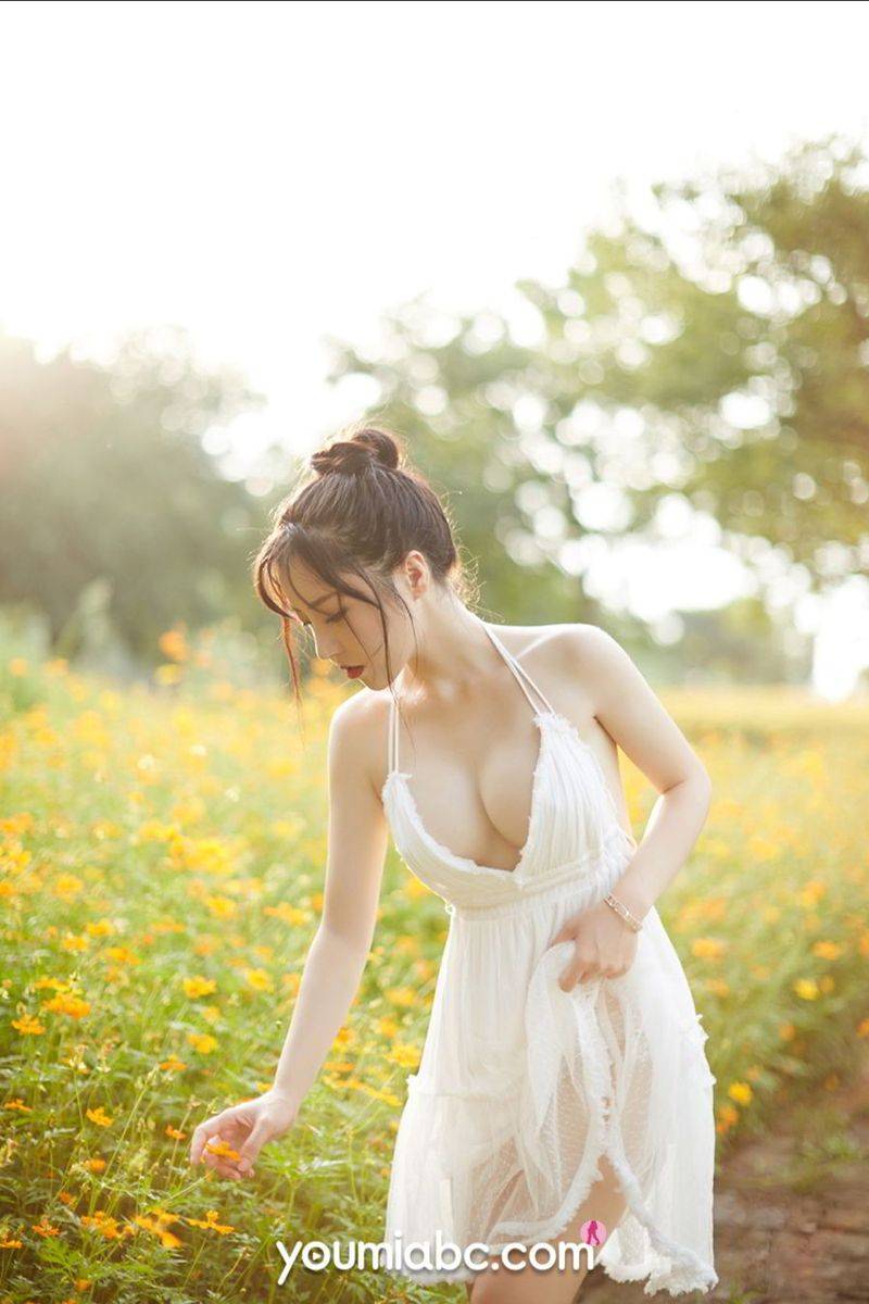 YouMi尤蜜白皙美女白亦Ada丰盈豪乳绿野仙踪主题性感写真-8