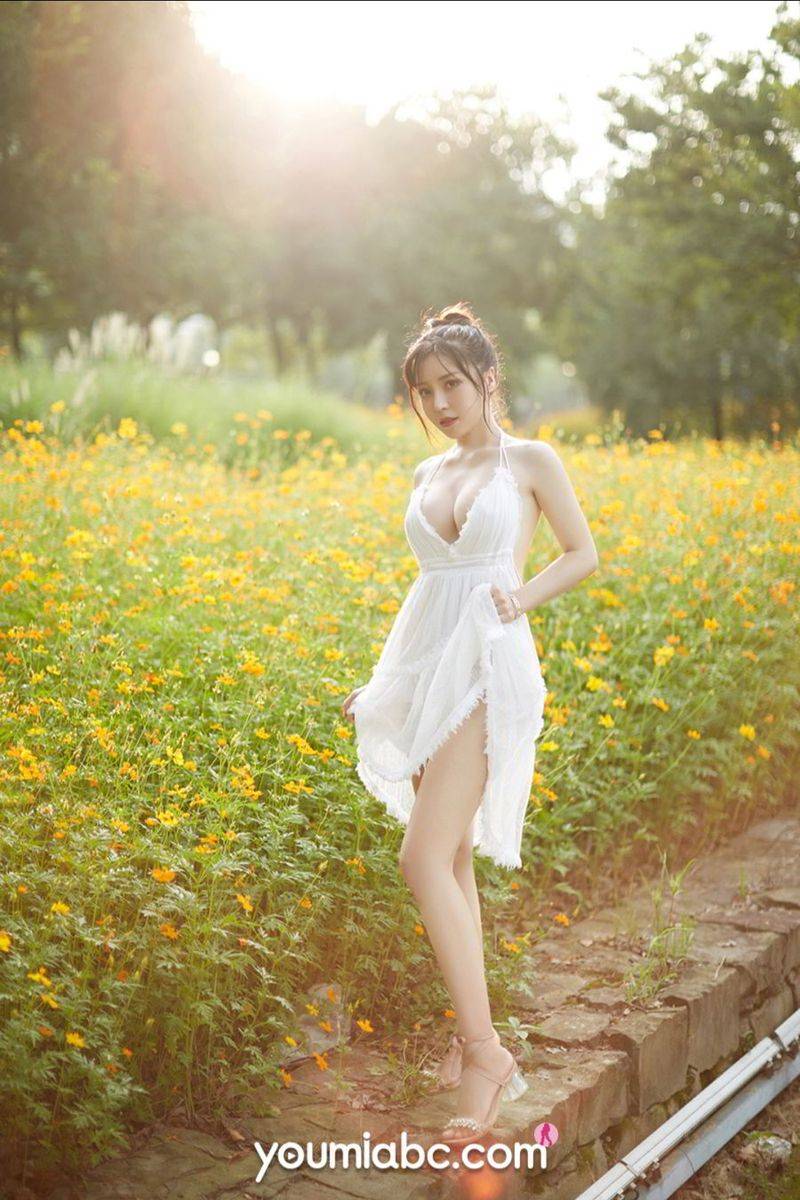 YouMi尤蜜白皙美女白亦Ada丰盈豪乳绿野仙踪主题性感写真-9