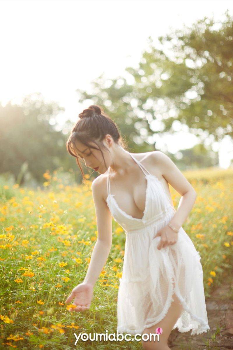 YouMi尤蜜白皙美女白亦Ada丰盈豪乳绿野仙踪主题性感写真-7
