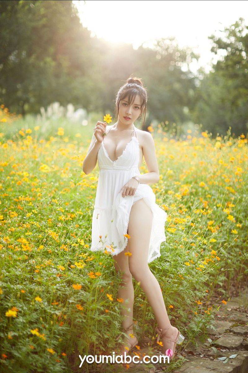 YouMi尤蜜白皙美女白亦Ada丰盈豪乳绿野仙踪主题性感写真-12