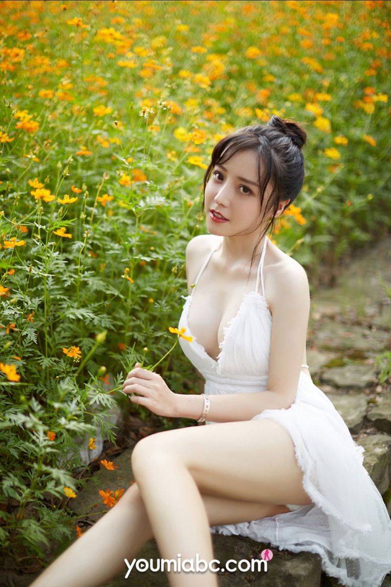 YouMi尤蜜白皙美女白亦Ada丰盈豪乳绿野仙踪主题性感写真-15