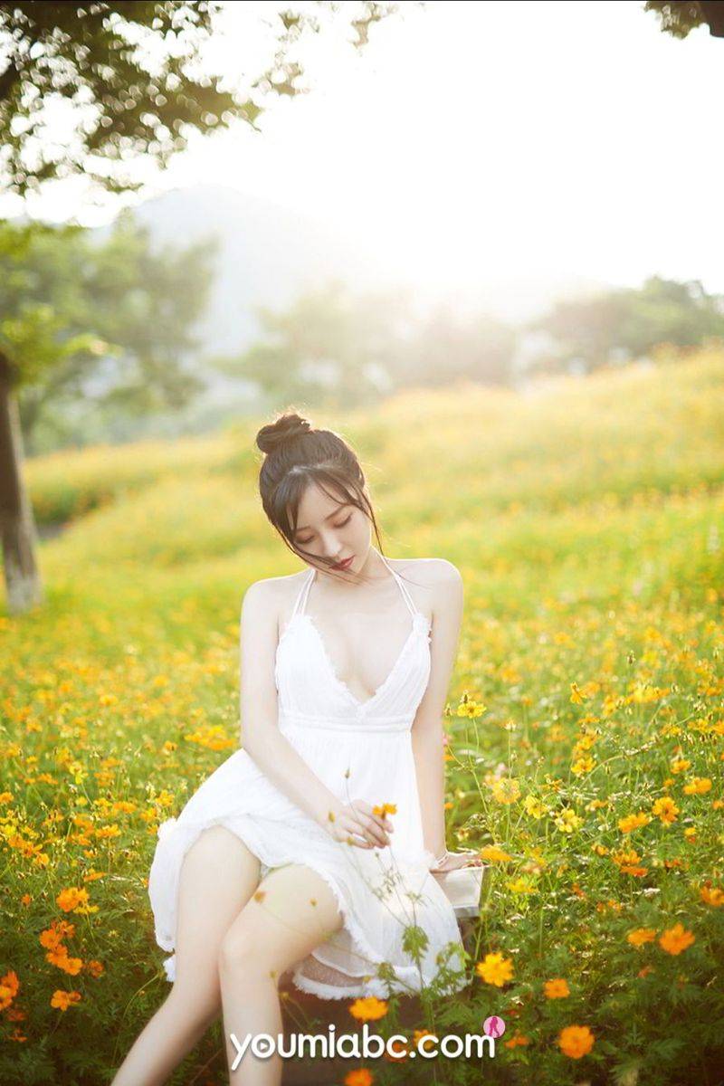 YouMi尤蜜白皙美女白亦Ada丰盈豪乳绿野仙踪主题性感写真-17