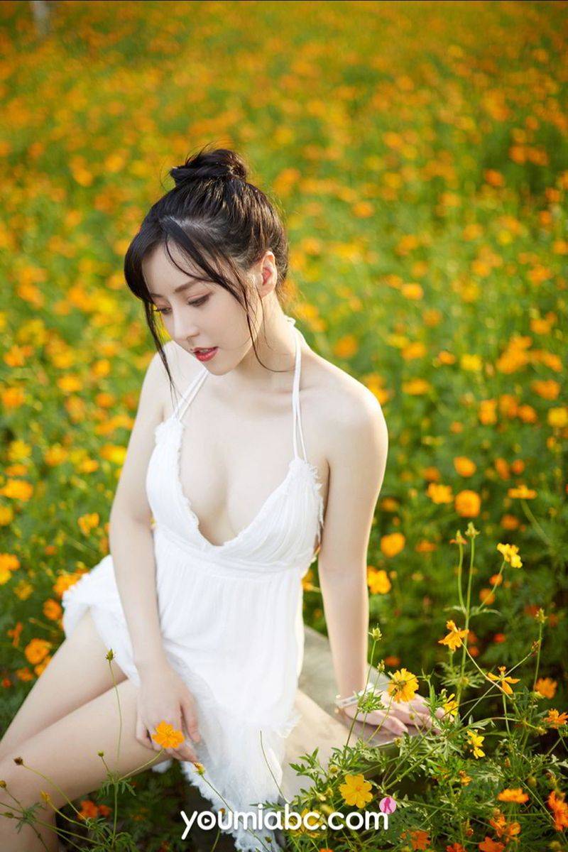 YouMi尤蜜白皙美女白亦Ada丰盈豪乳绿野仙踪主题性感写真-16