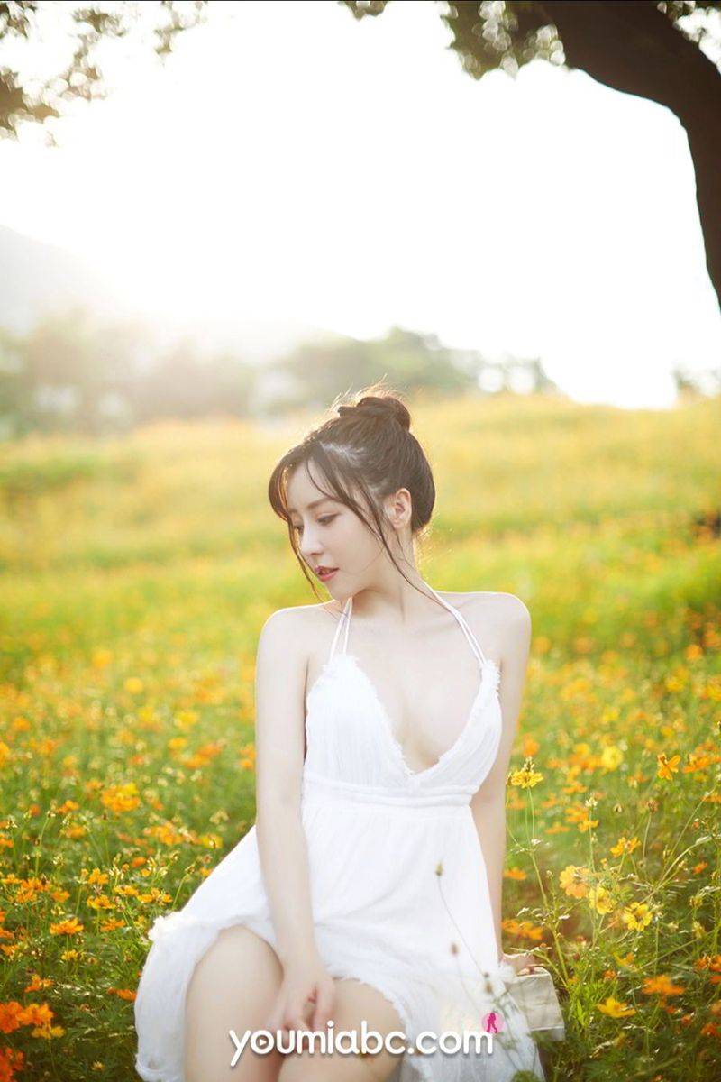 YouMi尤蜜白皙美女白亦Ada丰盈豪乳绿野仙踪主题性感写真-18