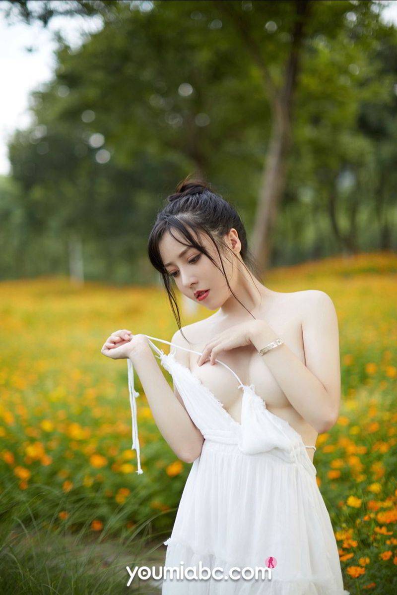 YouMi尤蜜白皙美女白亦Ada丰盈豪乳绿野仙踪主题性感写真-21