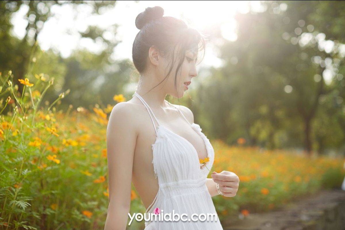 YouMi尤蜜白皙美女白亦Ada丰盈豪乳绿野仙踪主题性感写真-24