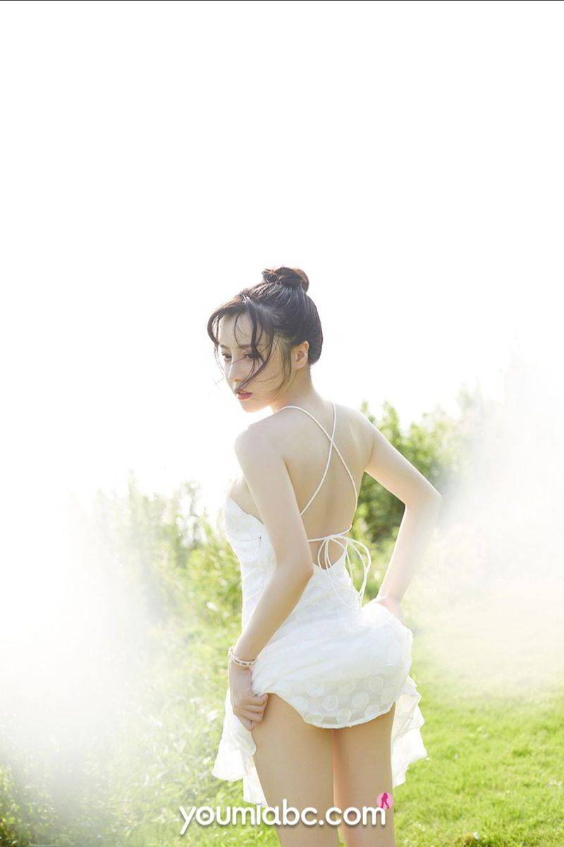 YouMi尤蜜白皙美女白亦Ada丰盈豪乳绿野仙踪主题性感写真-25