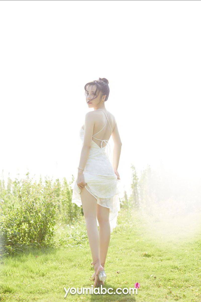 YouMi尤蜜白皙美女白亦Ada丰盈豪乳绿野仙踪主题性感写真-26