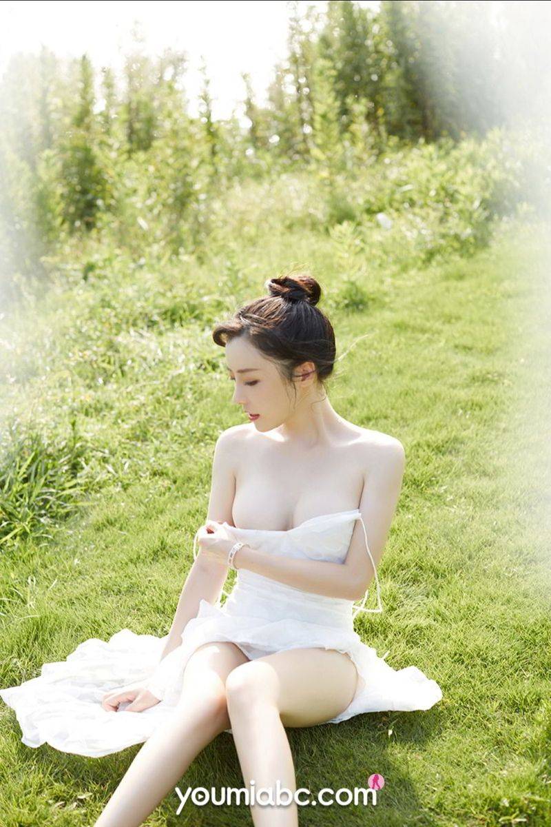 YouMi尤蜜白皙美女白亦Ada丰盈豪乳绿野仙踪主题性感写真-28