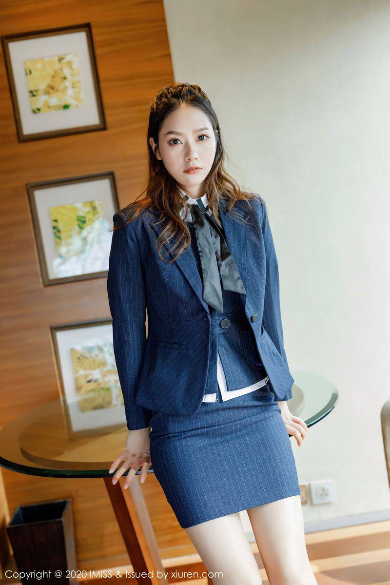 爱蜜社美女模特方子萱条纹职场秘书OL镂空内衣系列娇媚写真-72