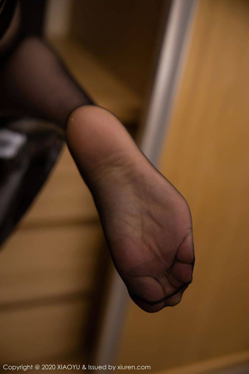 语画界性感模特夏小雅黑丝美腿与情趣内衣曼妙多姿写真-40