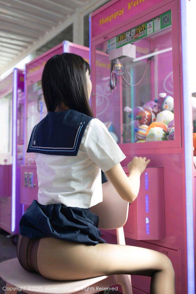 秀人网美女模特陆萱萱不良少女黑丝美腿逃学威龙系列写真