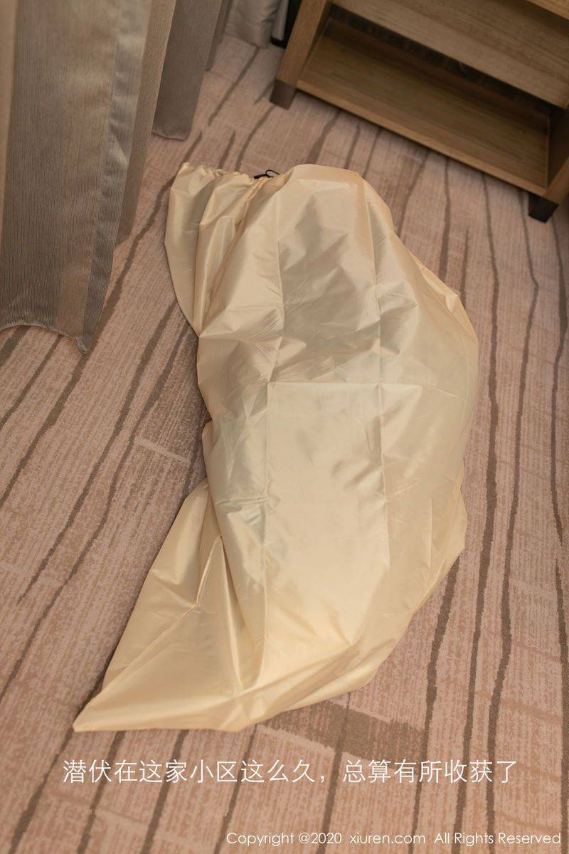 秀人网美女模特鱼子酱Fish格子衫牛仔裤保安的故事系列写真