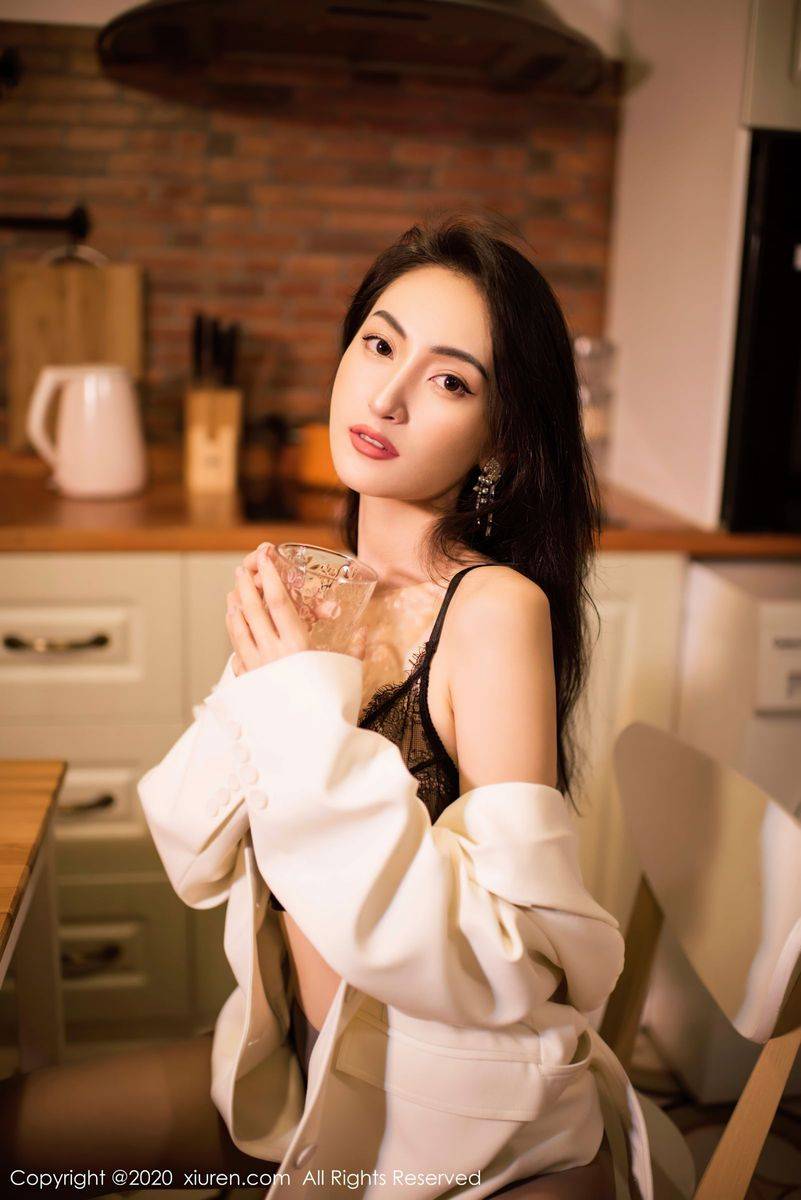 秀人网美女模特程慧娴Phoebe蕾丝内衣丝袜半褪诱人曲线套图-56