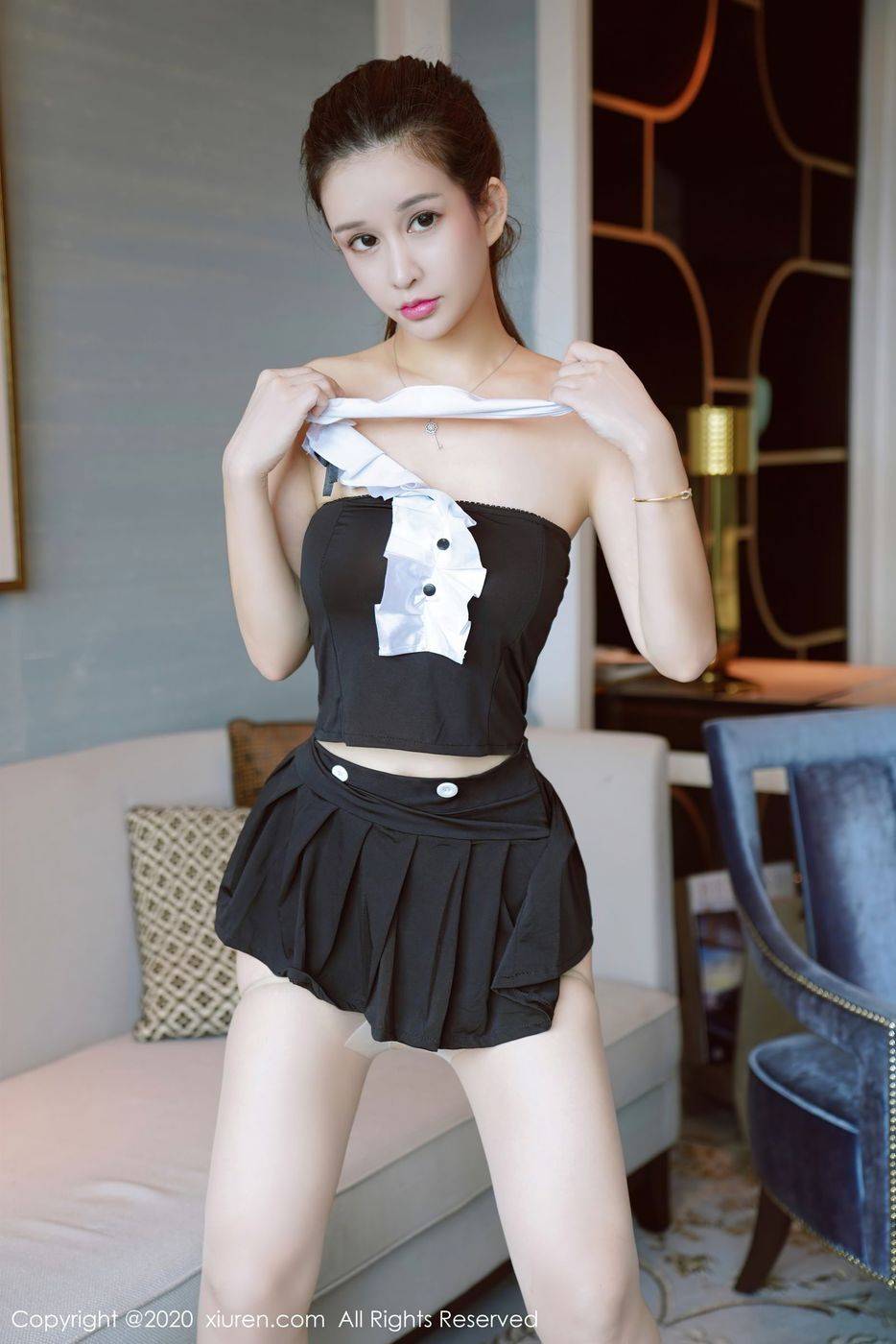 秀人网美女模特张雨萌性感短裙&朦胧丝袜婀娜动人上海旅拍-31