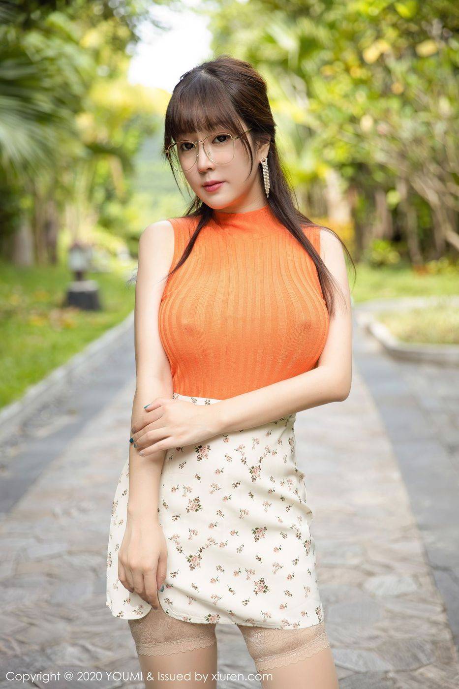 尤蜜荟性感女神王雨纯蕾丝内衣搭配眼镜OL西双版纳优雅旅拍