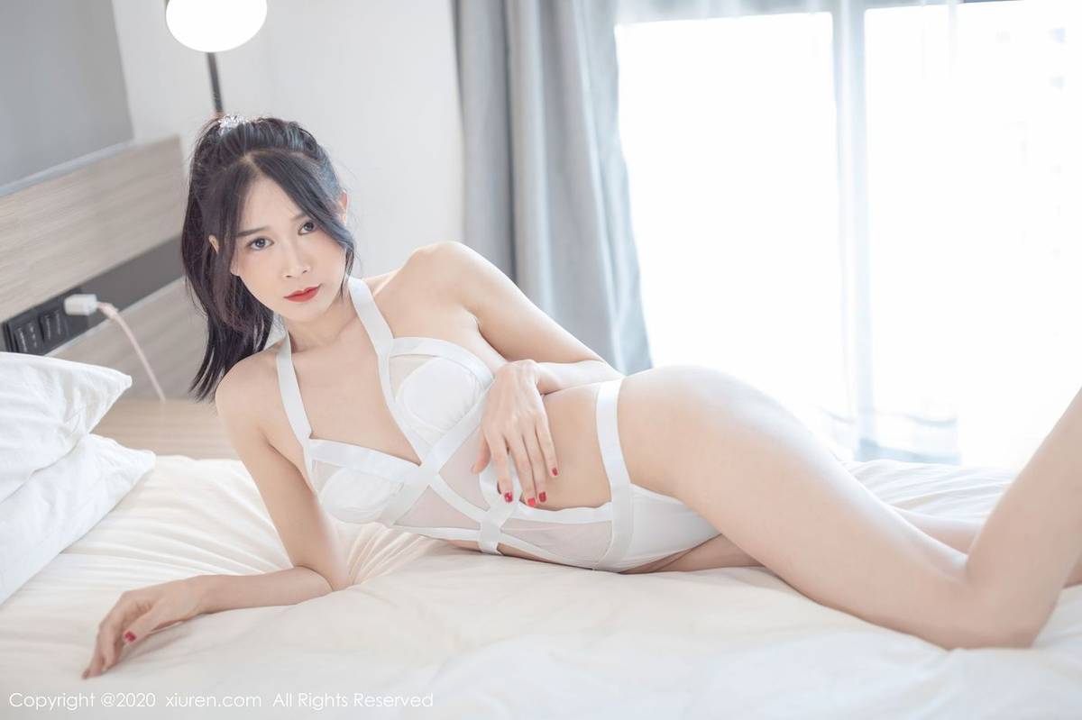 秀人网新人模特园园呀曼妙身姿白色情趣内衣系列私房写真-30