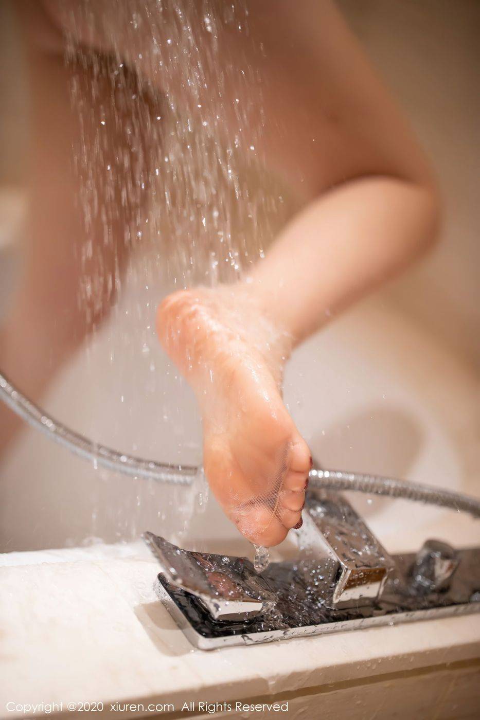 秀人网性感女神绯月樱Cherry白色吊带粉透视觉浴室婀娜写真-31