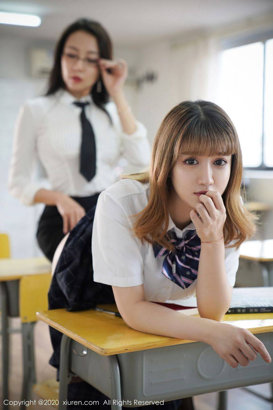 秀人网性感姐妹花周大萌&果儿Victoria教师与学生剧情写真-60