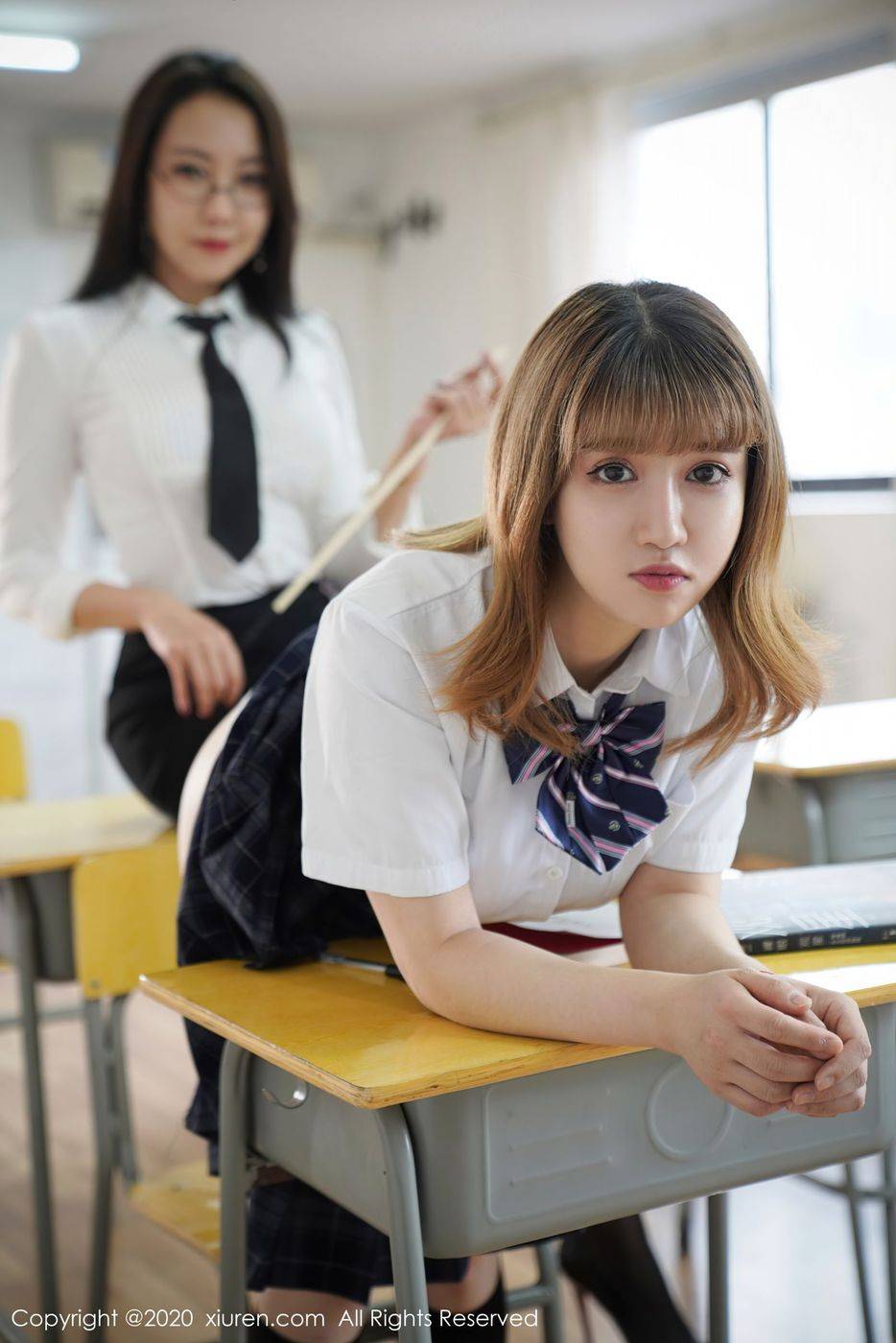 秀人网性感姐妹花周大萌&果儿Victoria教师与学生剧情写真-59