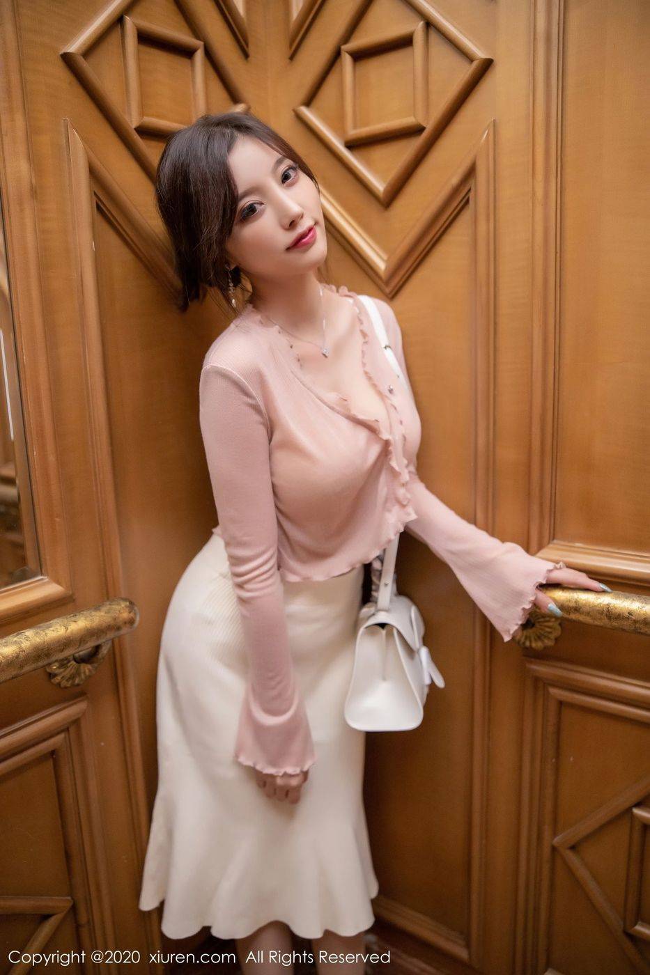 秀人网甜美女神杨晨晨sugar居家娇妻粉色内衣系列性感写真-14