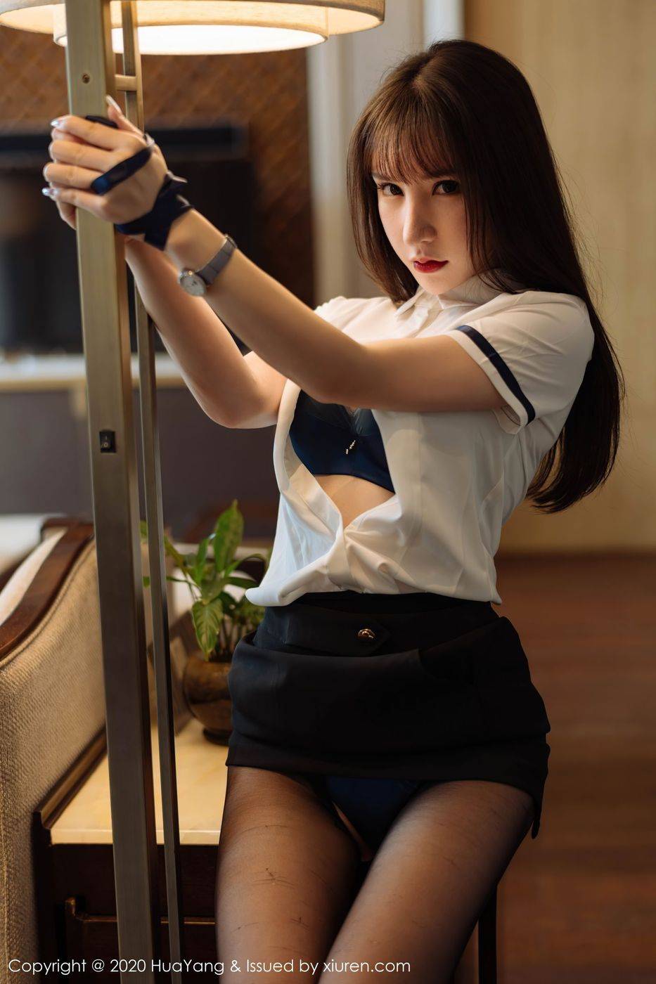 花漾Show性感女神周于希Sandy白衬衫黑短裙制服系列云南旅拍-48