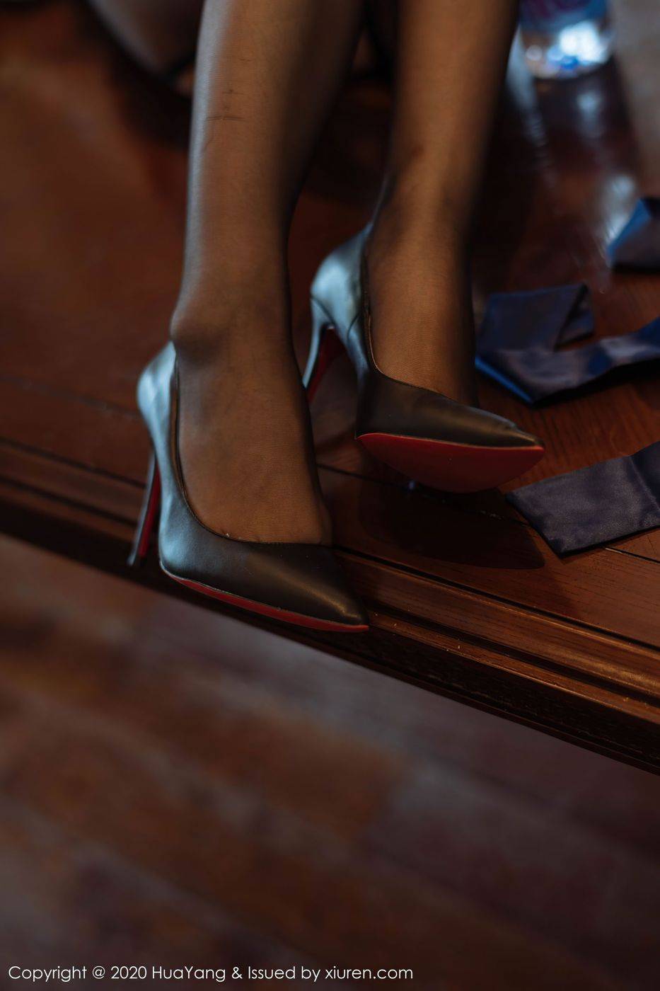 花漾Show性感女神周于希Sandy白衬衫黑短裙制服系列云南旅拍-59