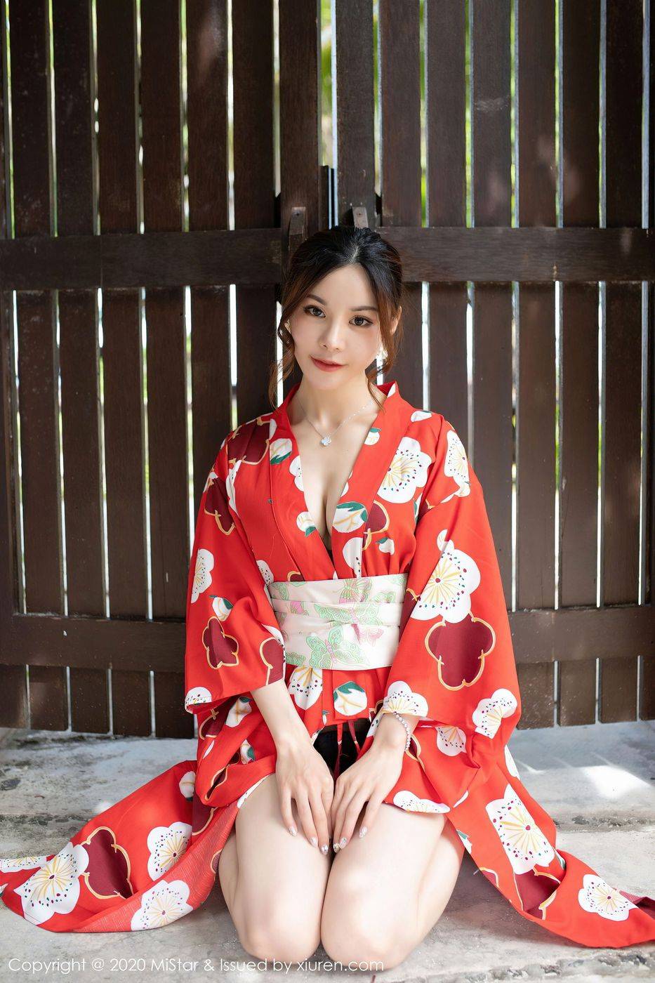 魅妍社美女模特沈佳熹鲜艳和服圆润酥胸气质袅袅撩人写真