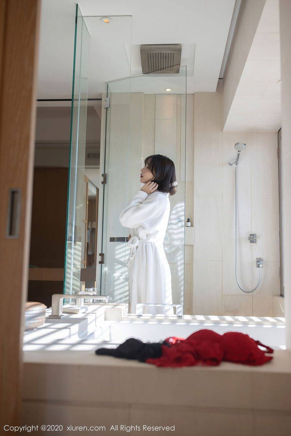 秀人网美女模特陈小喵合租室友+丝袜美腿内衣主题性感写真