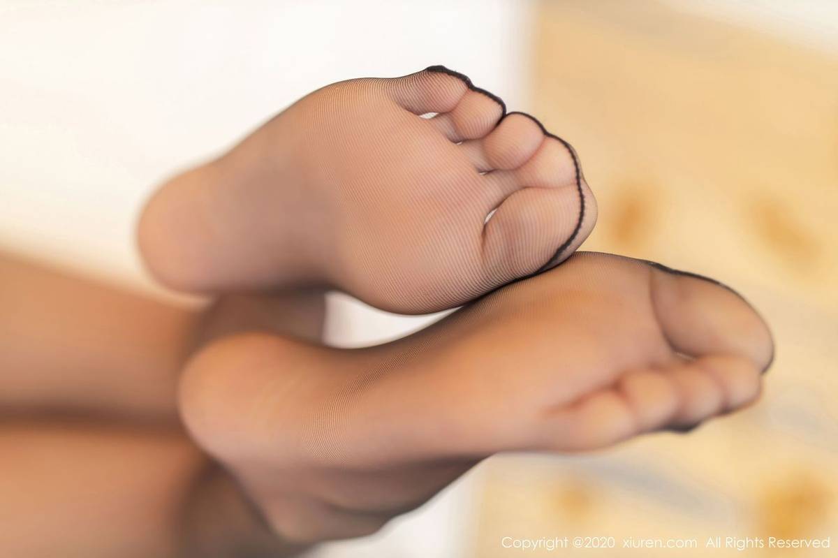 秀人网美女模特唐安琪黑丝美腿空姐制服装扮下班系列写真-48