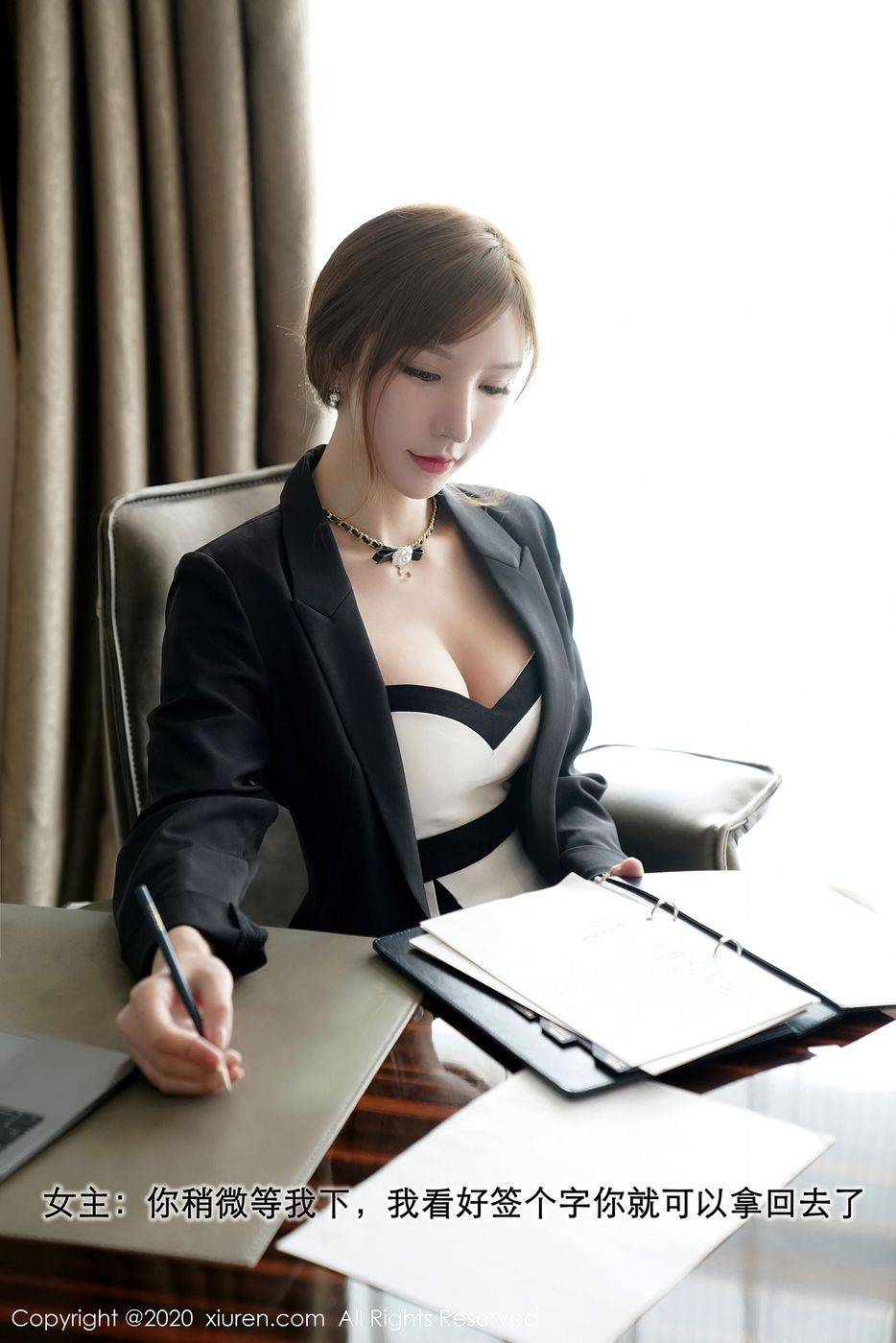 秀人网性感女神周于希Sandy魔鬼身材职场OL黑丝剧情系列写真-3