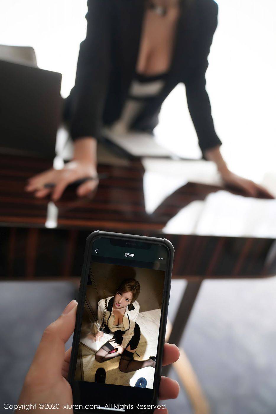 秀人网性感女神周于希Sandy魔鬼身材职场OL黑丝剧情系列写真-36