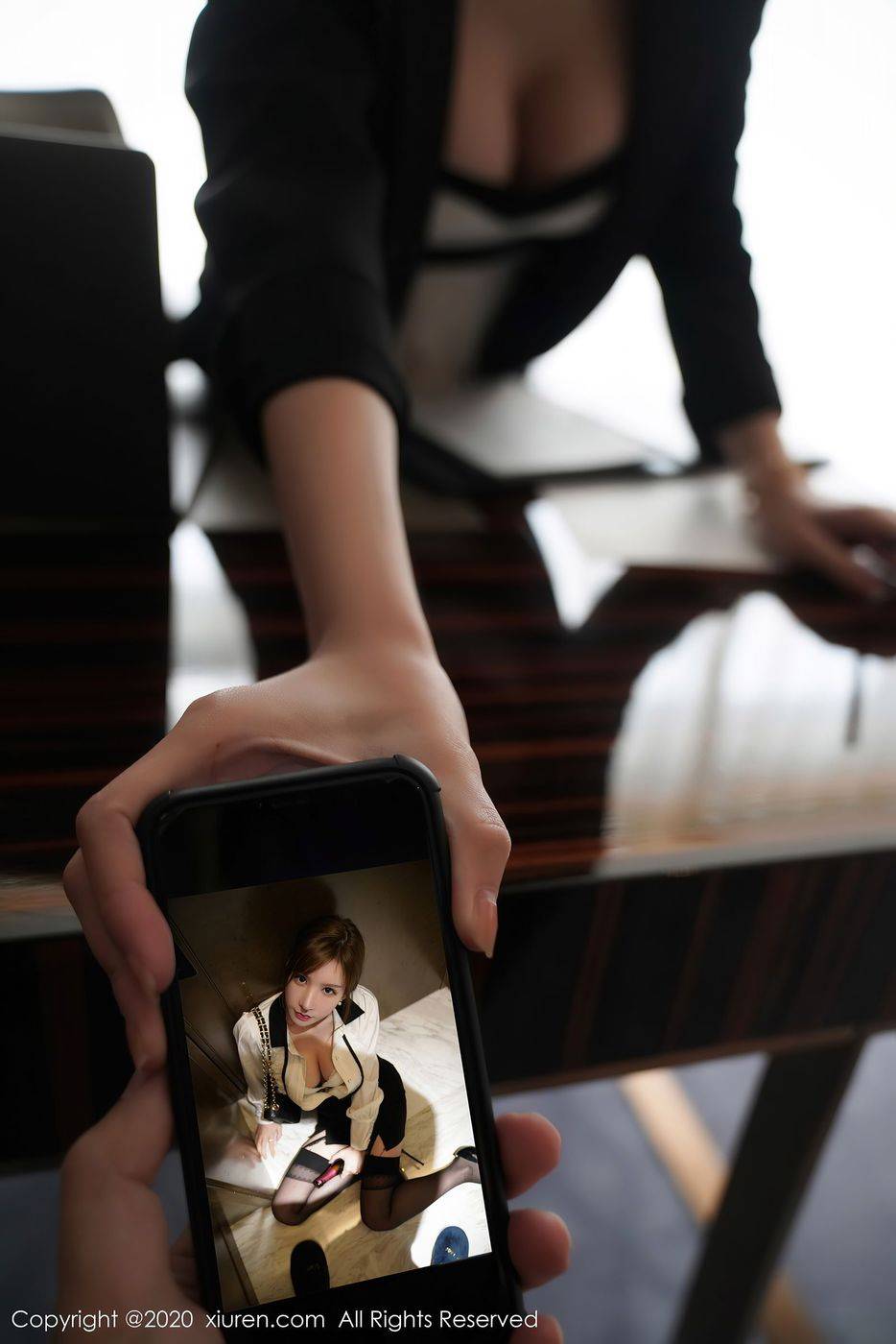 秀人网性感女神周于希Sandy魔鬼身材职场OL黑丝剧情系列写真-39