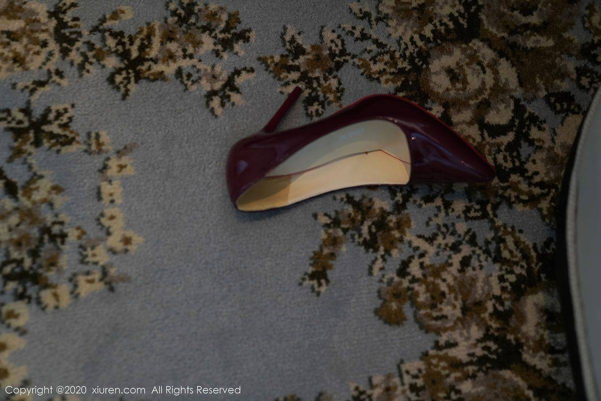 秀人网性感姐妹花张雨萌&萌汉药baby黑丝美腿大尺度魅惑写真-28