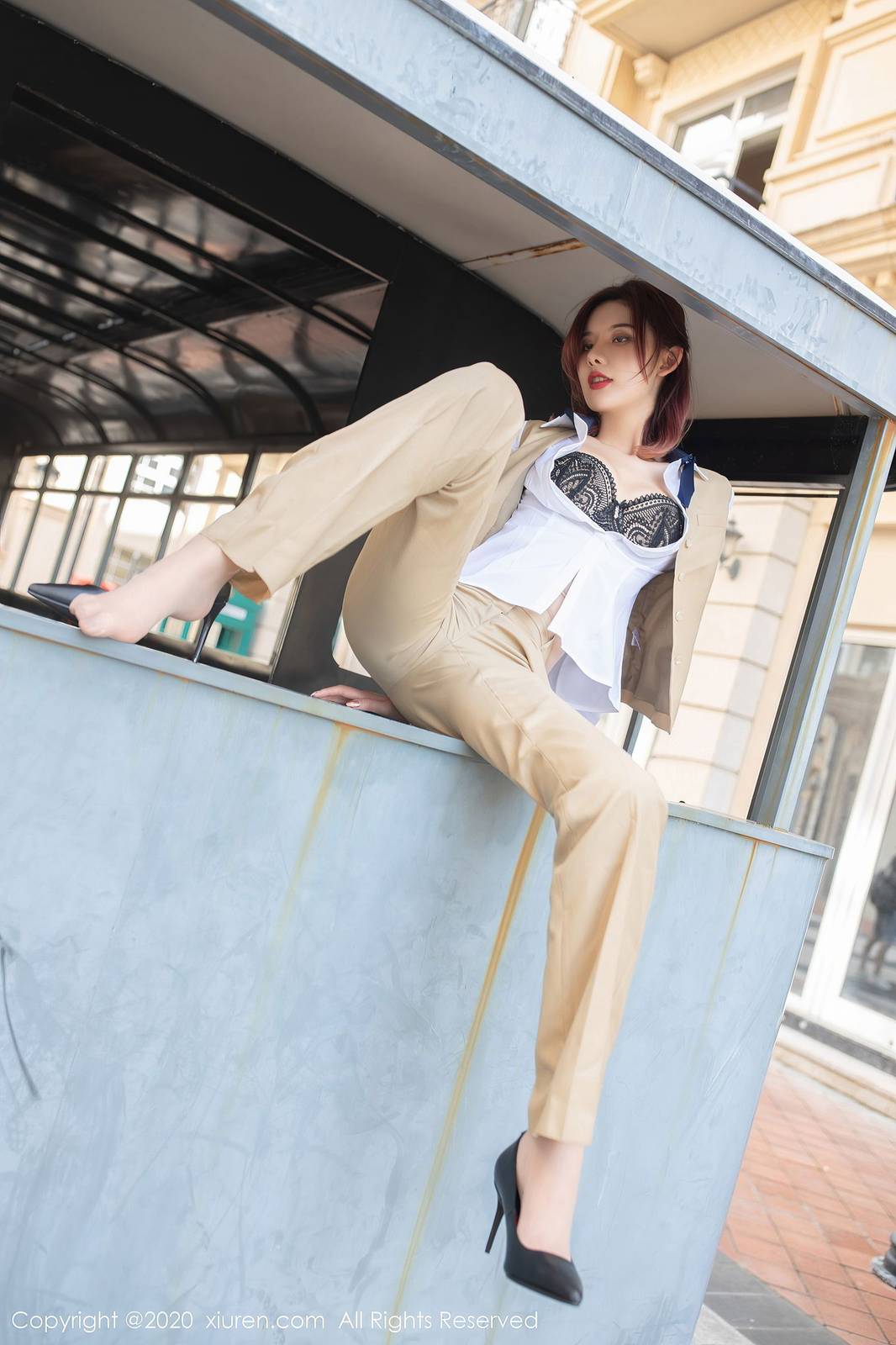 秀人网美女模特就是阿朱啊更衣室偶遇大火女主角三亚旅拍-6