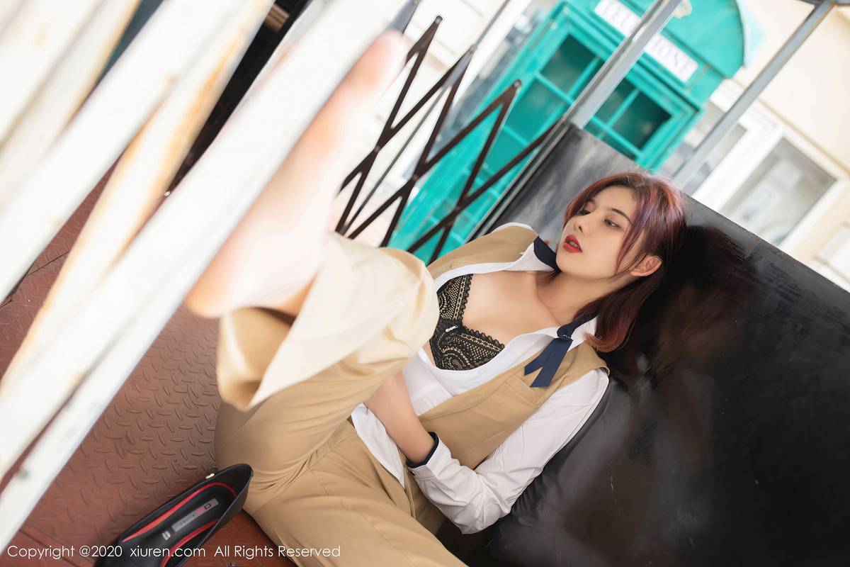 秀人网美女模特就是阿朱啊更衣室偶遇大火女主角三亚旅拍-5