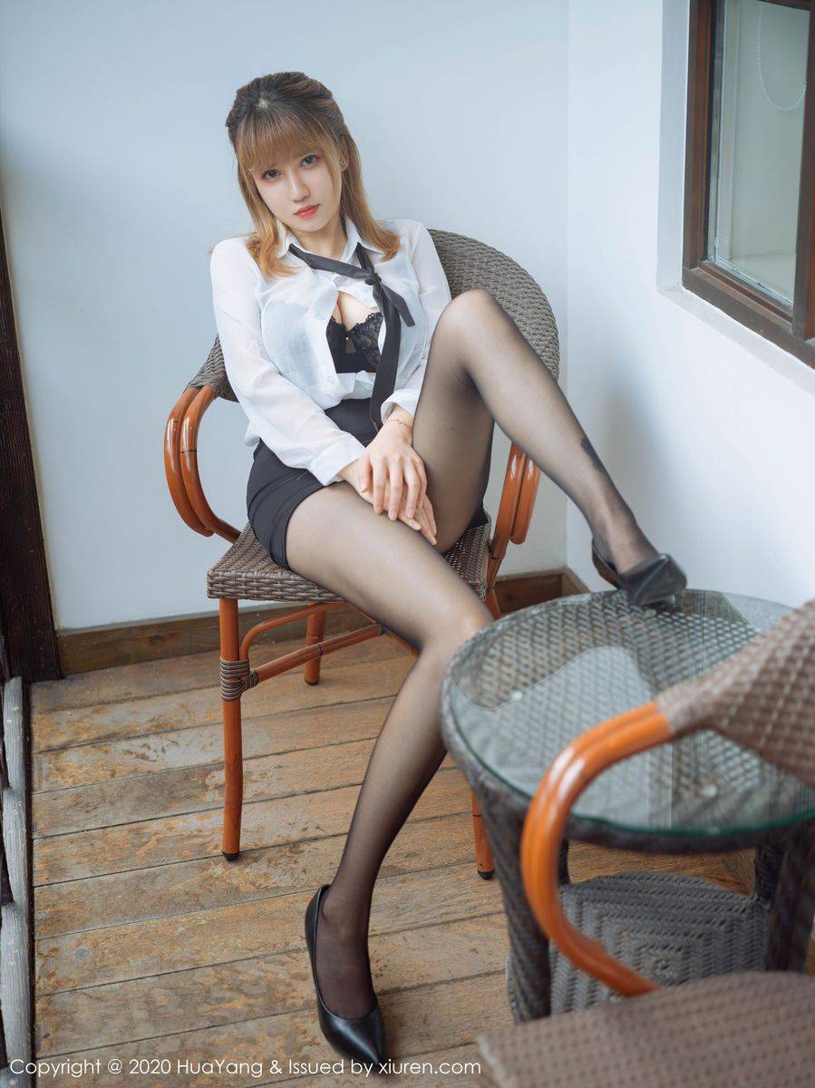 花漾Show美女模特周大萌白衬衫职场秘书OL黑丝系列杭州旅拍-2