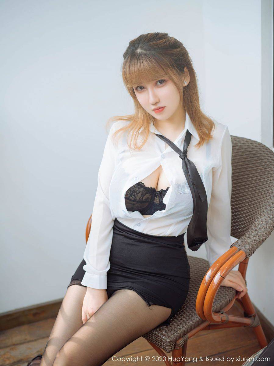 花漾Show美女模特周大萌白衬衫职场秘书OL黑丝系列杭州旅拍-12