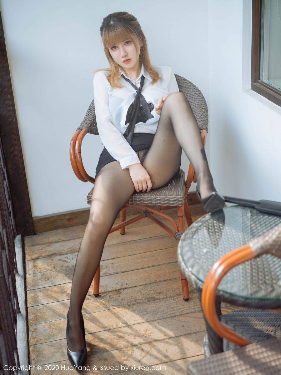 花漾Show美女模特周大萌白衬衫职场秘书OL黑丝系列杭州旅拍-37