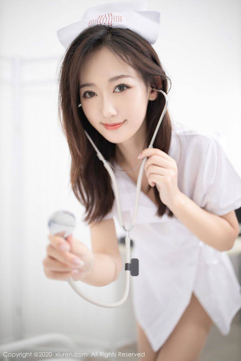 秀人网性感女神唐安琪丝袜美腿护士打针主题制服诱惑套图-16