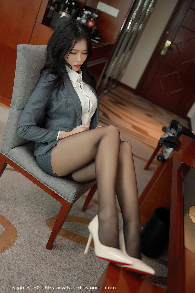 模范学院性感女神梦娜x白衬衫黑短裙职场OL秘书制服套图-7