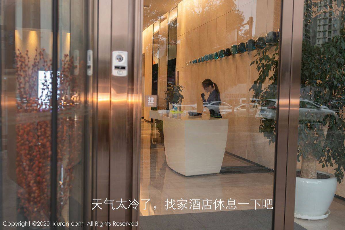 秀人网美女模特鱼子酱Fish酒店前台误操作角色扮演主题写真-2