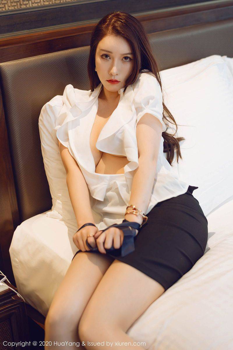 花漾Show性感女神Egg尤妮丝白衬衫黑短裙OL职业装系列写真-55