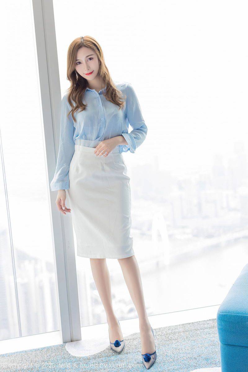 爱蜜社气质女神Lavinia肉肉丝袜美腿+职场OL都市美女系列写真