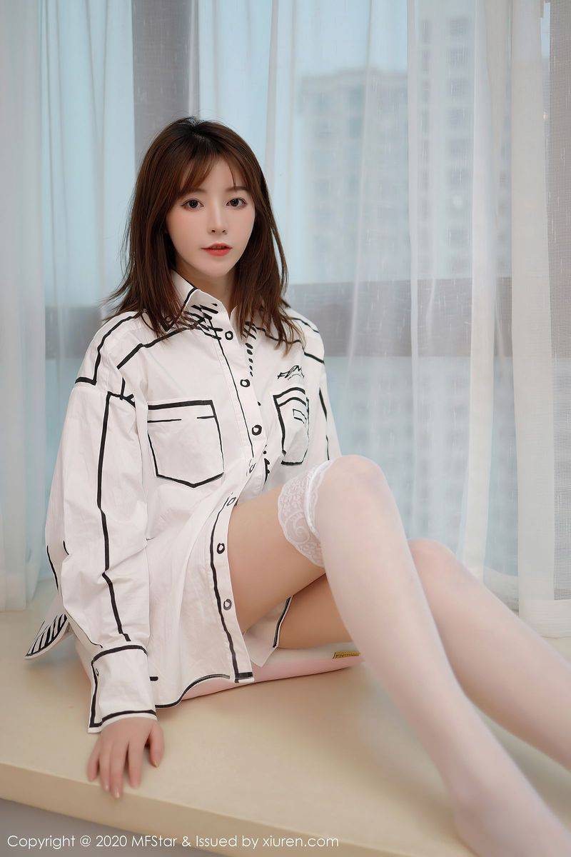 模范学院美女模特yoo优优黑与白丝袜纤纤细腿系列性感写真