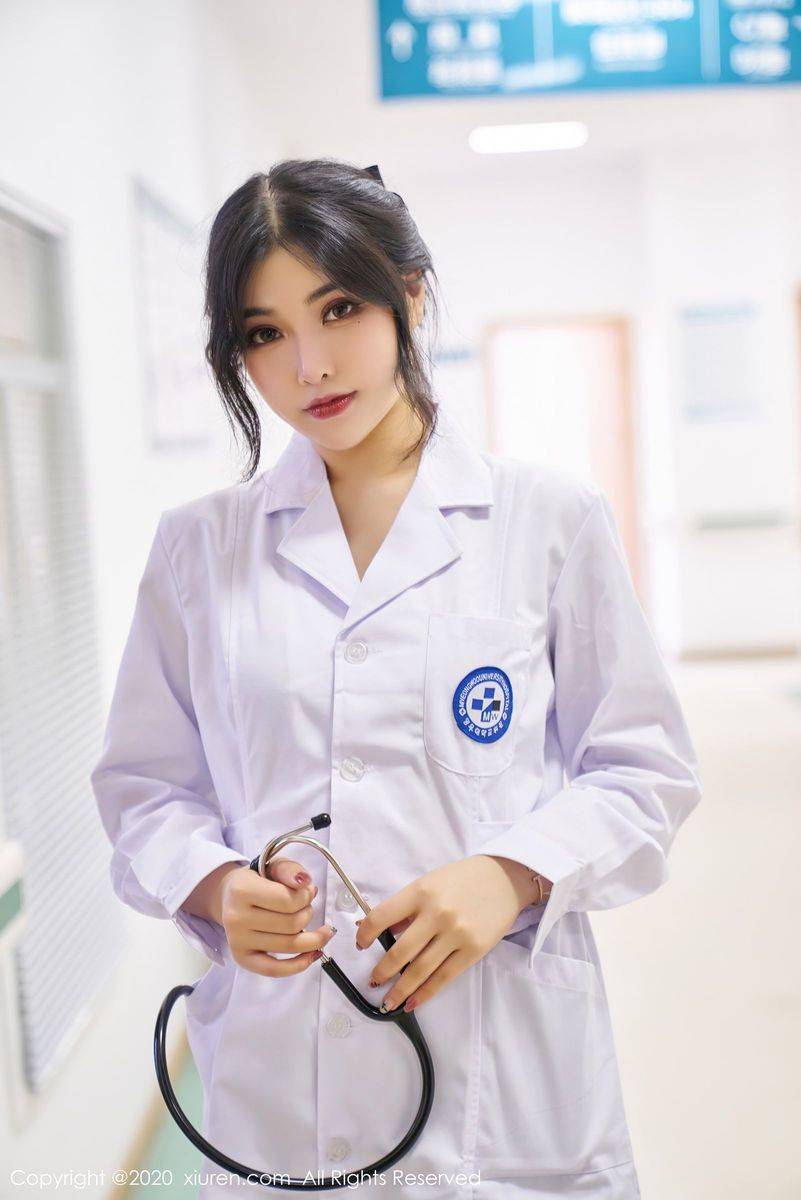 秀人网性感女神韩静安黑丝美腿白色护士制服魅惑主题写真-22