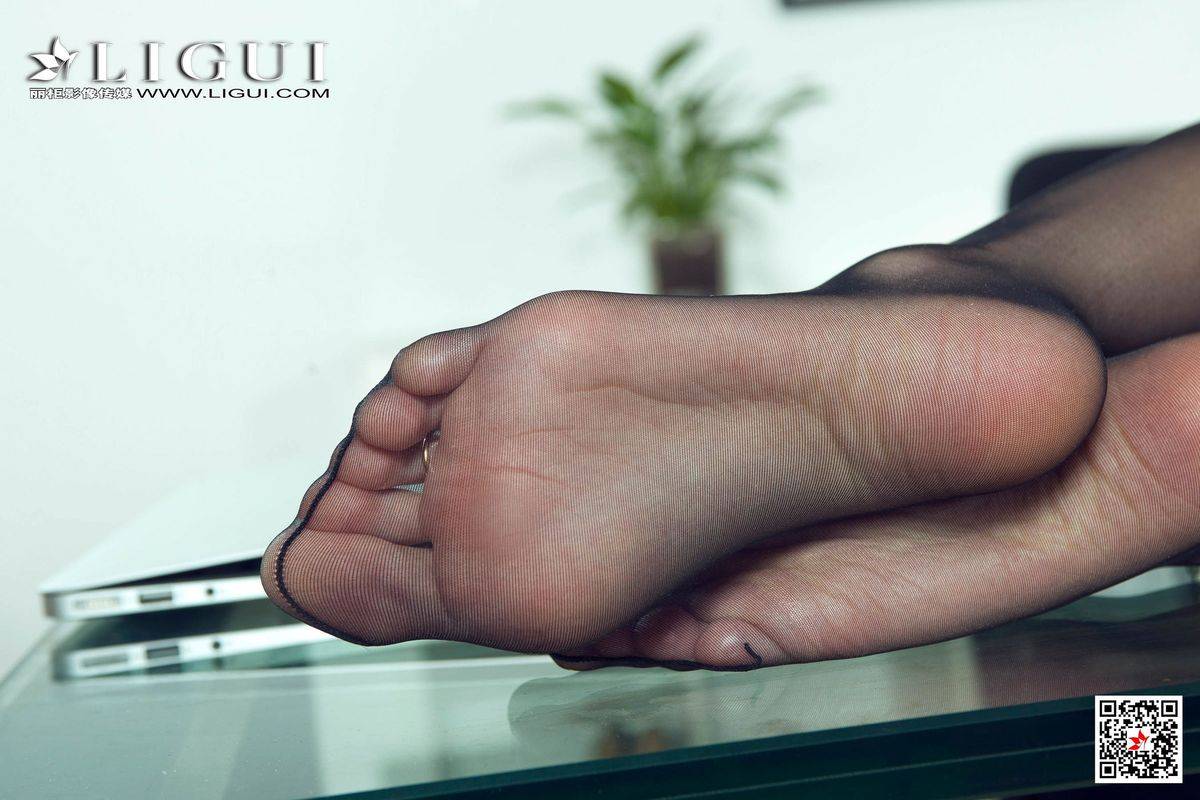 网络丽人丽柜兔子黑丝美腿+内衣诱惑职场OL装扮性感写真-61