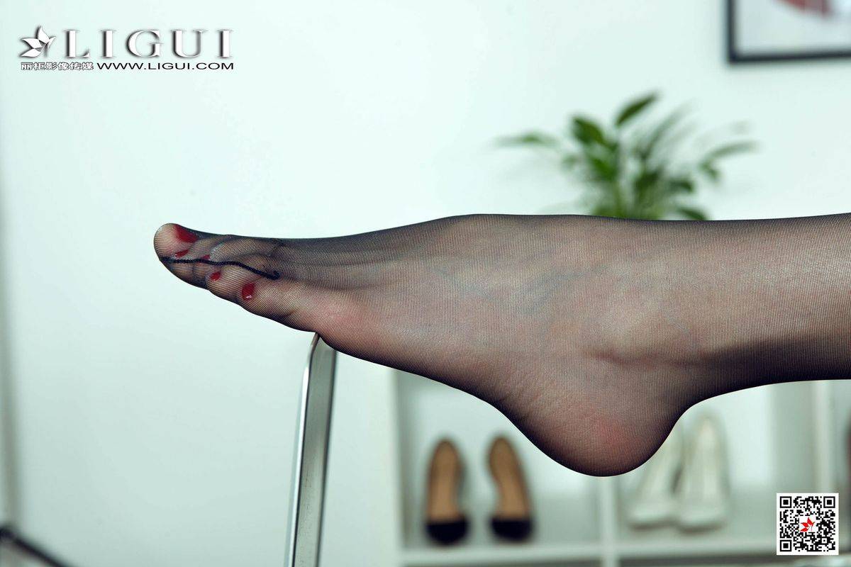 网络丽人丽柜兔子黑丝美腿+内衣诱惑职场OL装扮性感写真-72