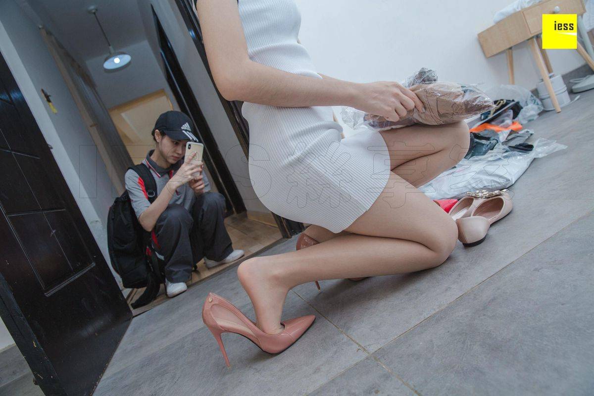 IESS异思趣向美女模特姗姗快递小哥与美女店主丝袜系列套图-72