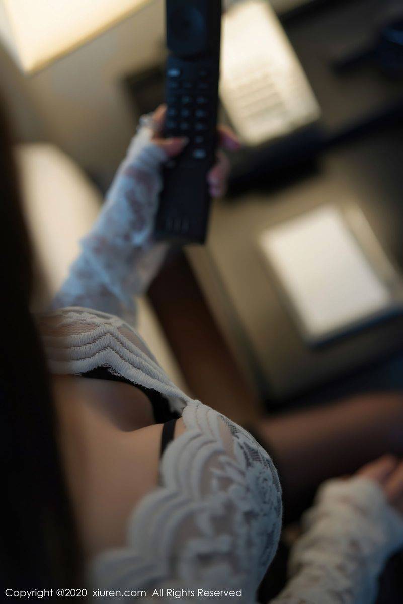 秀人网性感女神周于希Sandy黑丝美腿酒店系列娇媚动人写真